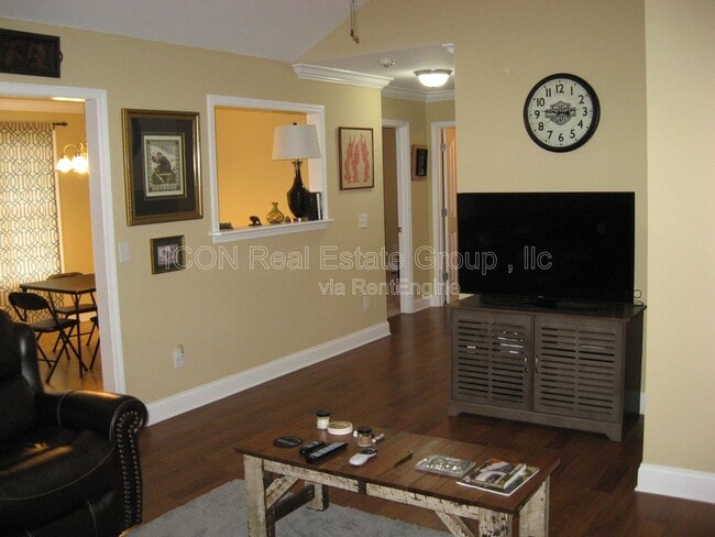 Building Photo - 285 Erica Ln SE