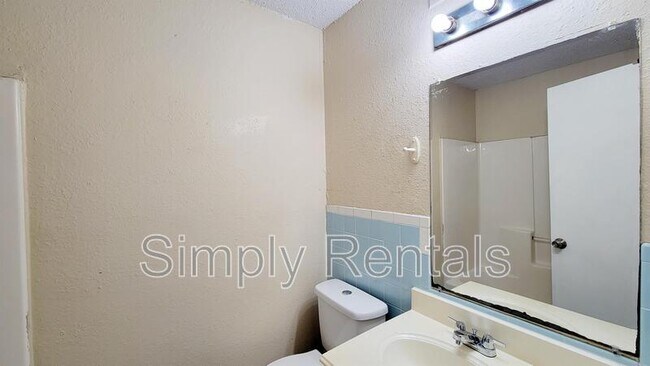 Building Photo - 400 Bill Bradford Rd