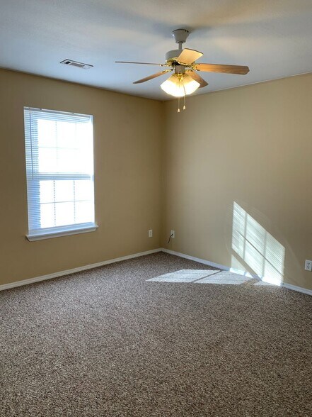 Building Photo - 1437 Sligo St