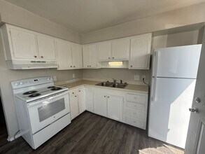Building Photo - 3 Bed 1.5 Bath Townhome  in Wyoming