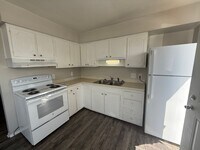 Building Photo - 3 Bed 1.5 Bath Townhome  in Wyoming