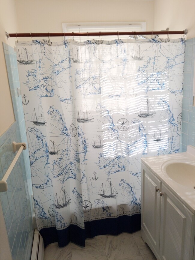 Building Photo - 25 Grandview Dr