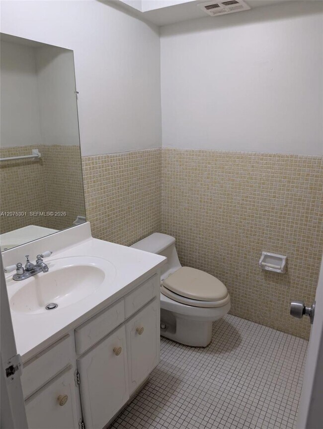 Building Photo - 11855 NE 19th Dr