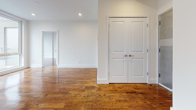 Building Photo - 13828 Queens Blvd