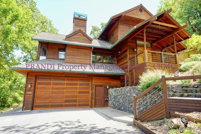 Building Photo - Modern Craftsman Home In Private and Seren...