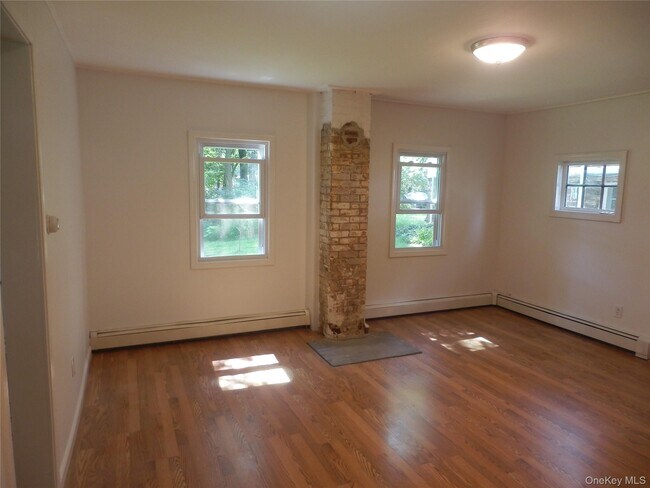 Building Photo - 28 Strawtown Rd
