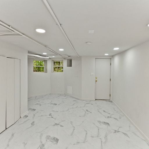 Building Photo - 118 W St NW