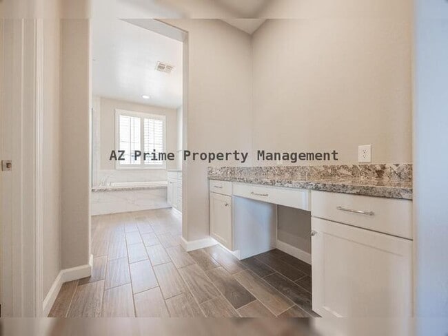 Building Photo - 10046 E Bell Rd