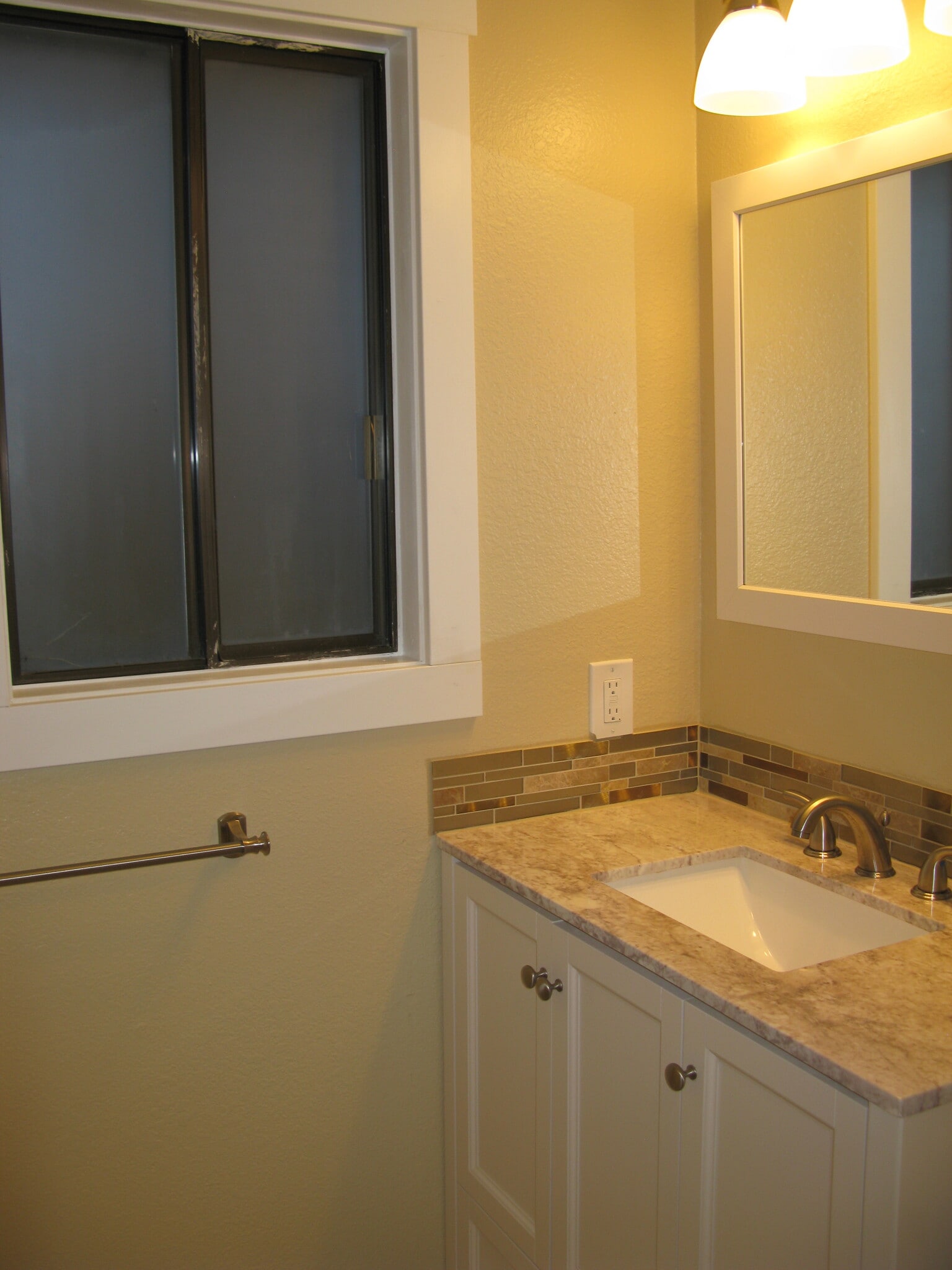 Building Photo - 305 S 5th St W