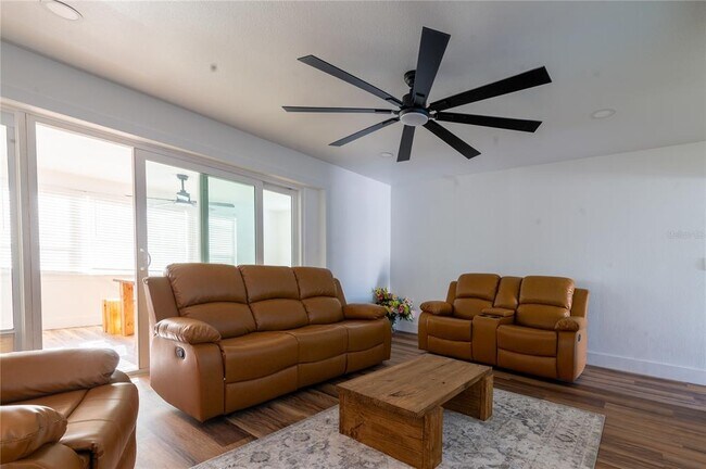 Building Photo - 1897 Dolphin Blvd S