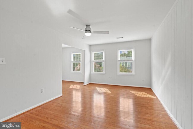 Building Photo - 9932 Longford Ct