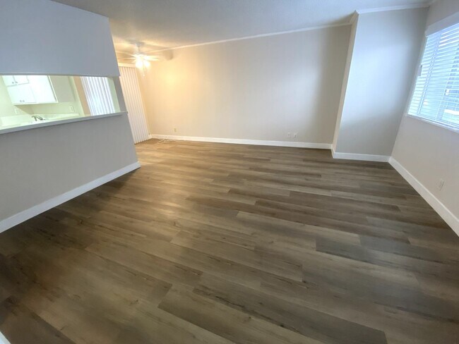 Building Photo - 2 Bedroom Hermosa Beach Condo - Close to E...