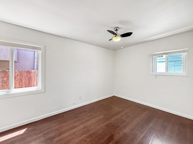Building Photo - Gorgeous 1B/1BA Upgraded Duplex in City He...
