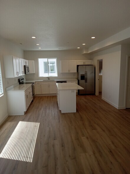 Building Photo - 238 W Paramount Ave