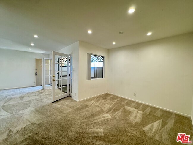 Building Photo - 1023 Hancock Ave