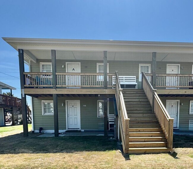 Building Photo - Year Round 2BR 1BA Unit On Topsail Island