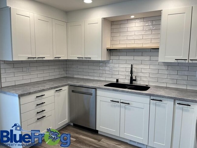 Building Photo - 646 Woodlawn Dr