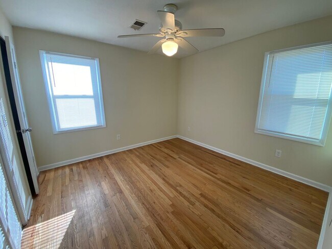 Building Photo - 5961 Peco Ln