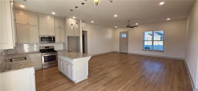 Building Photo - 941 Petit Jean St