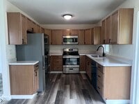 Building Photo - 8946 SE Vandalia Dr
