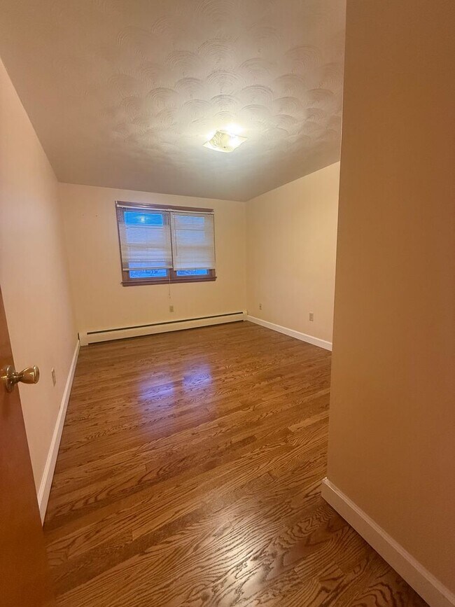 Building Photo - 250 Oakland Ave