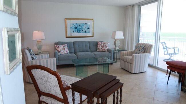 Building Photo - 1051 Hillsboro Mile