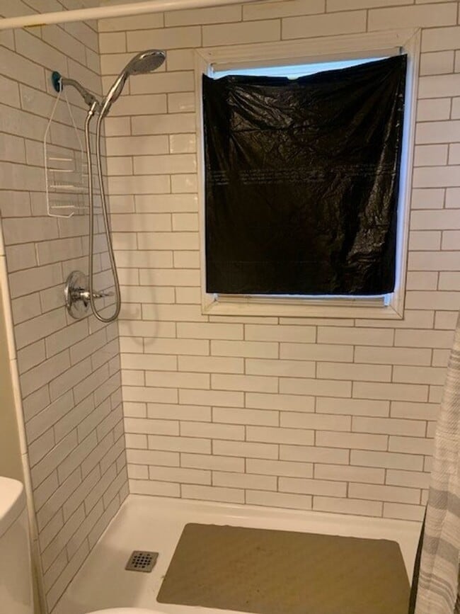 Building Photo - Cozy 2 Bedroom Home Available Now!