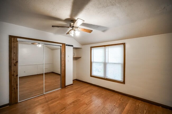 Building Photo - 409 E Melbourne Ave