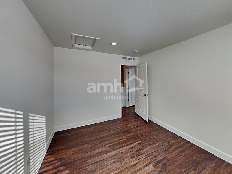 Building Photo - 15091 West 82nd Place