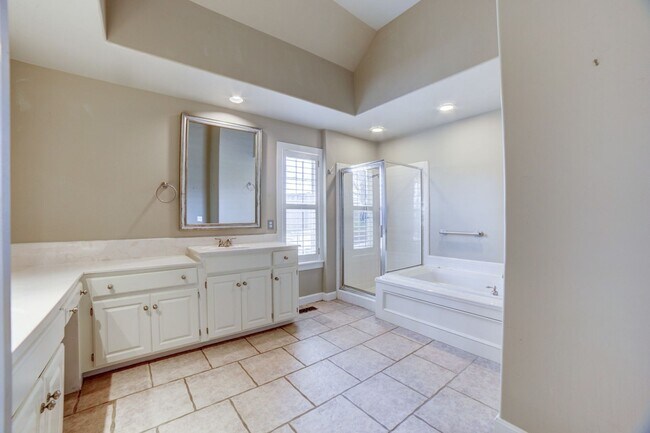 Building Photo - South Tulsa Gem! Large 3/2 Rental Home