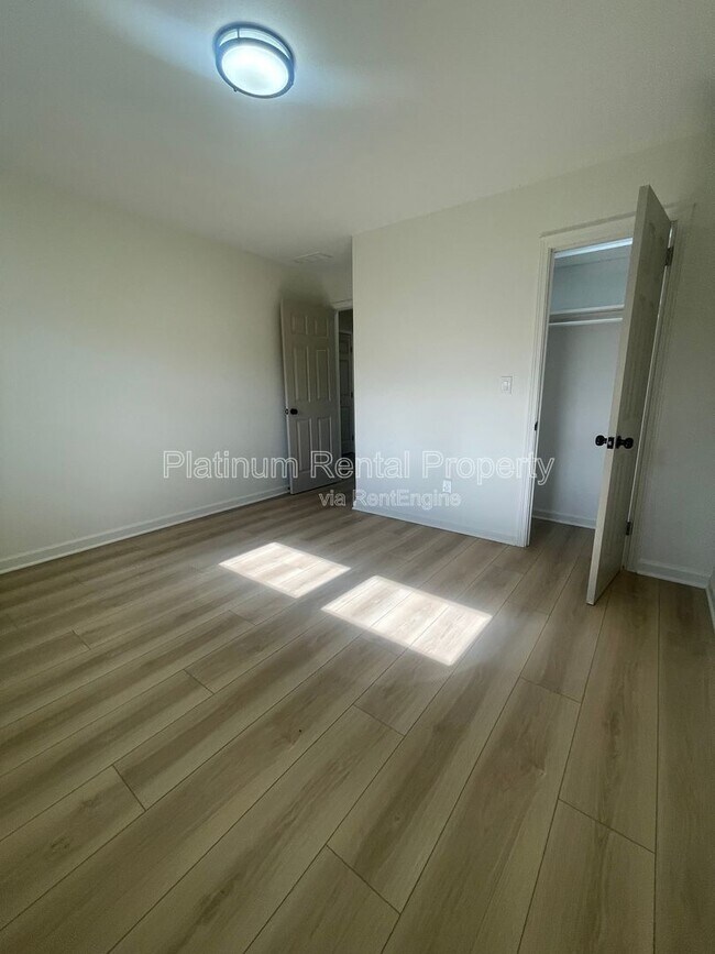 Building Photo - 1245 Shore Dr SW