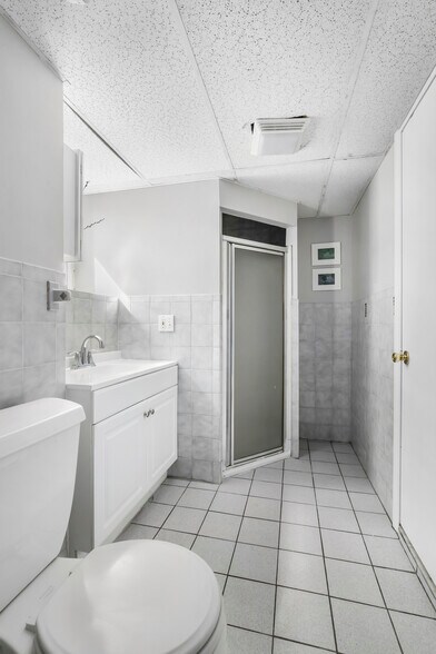 Building Photo - 725 Fellsway