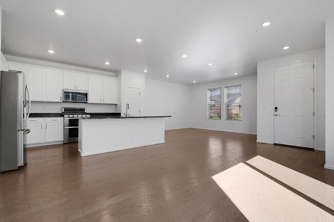 Building Photo - $2,595.00, 3 bed, 2.5 bath Townhouse in Au...
