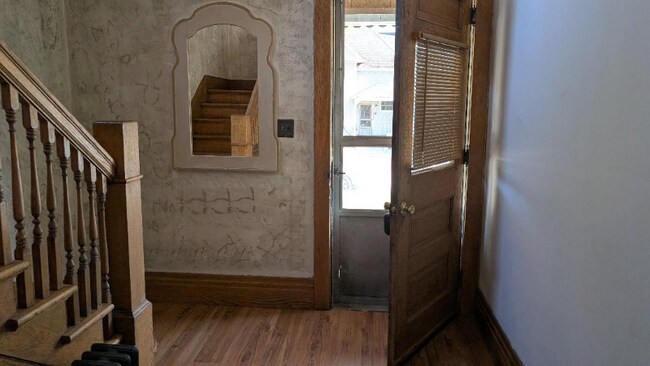 Building Photo - 1021 Ames St