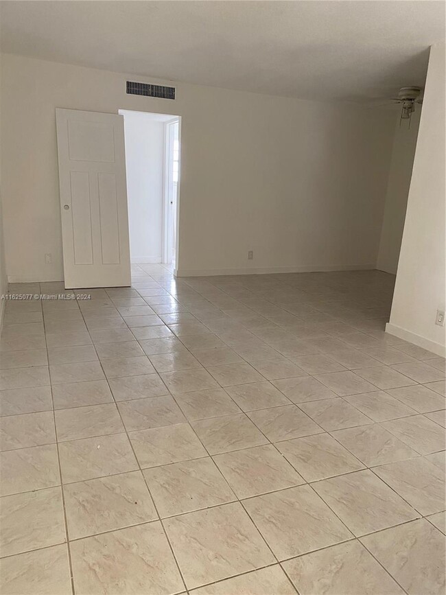 Building Photo - 1 bedroom in Hallandale FL 33009