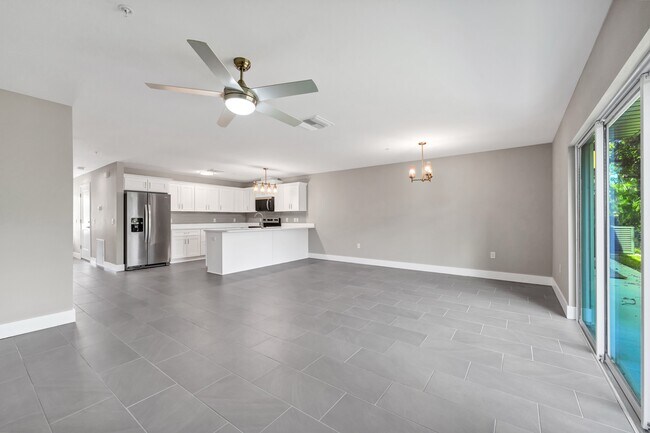 Building Photo - 37 SE 15th Terrace