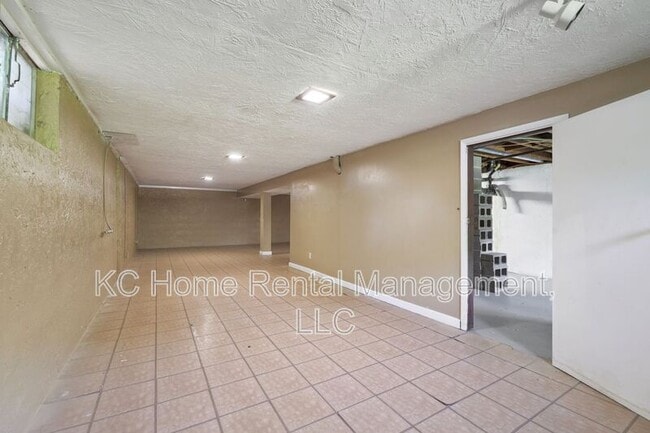 Building Photo - 5336 Appleton Ave
