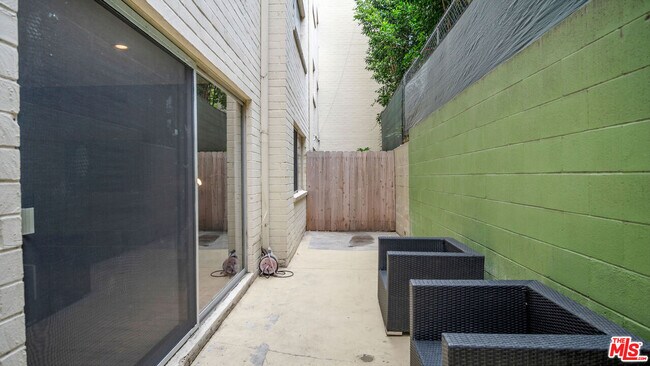 Building Photo - 2260 N Cahuenga Blvd