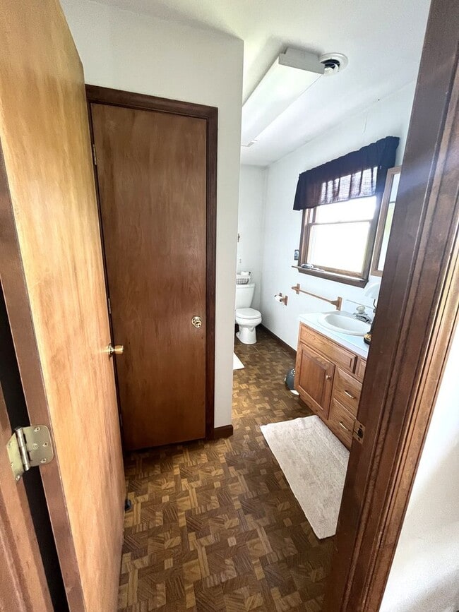 Building Photo - Spacious 4BR/3.5BA Single Family Home on 2...