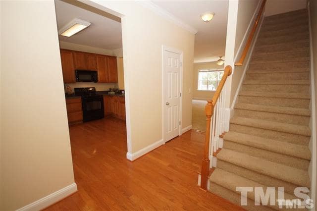 Foyer - 303 W Savannah Ridge Rd