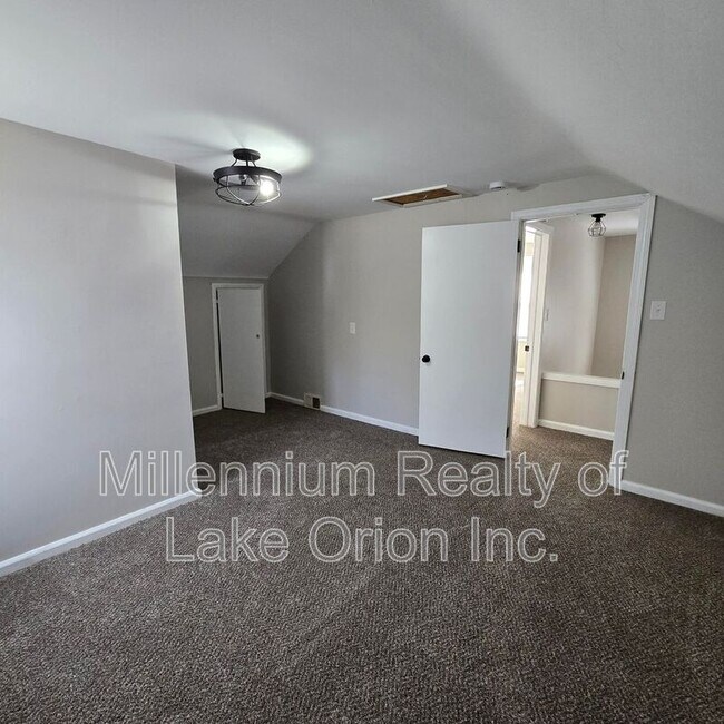 Building Photo - 614 E Tennyson Ave