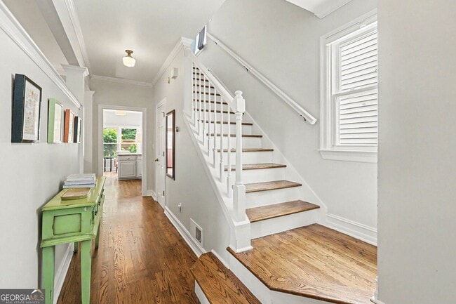 Building Photo - 524 Broyles St SE