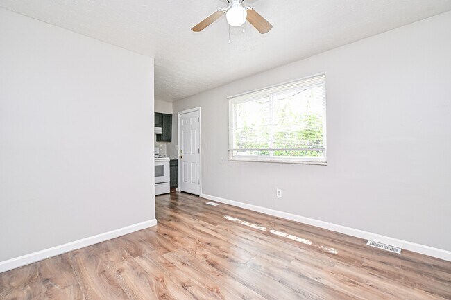 Building Photo - 10943 Birchridge Dr