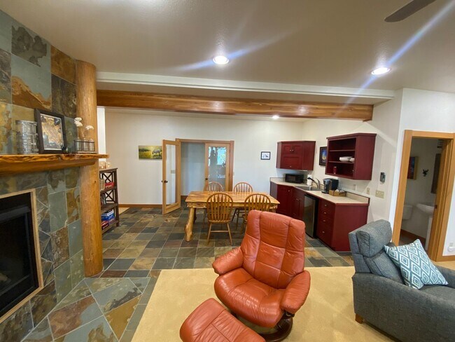 Building Photo - Hidden Whitefish Lake 3 bedroom Furnished ...