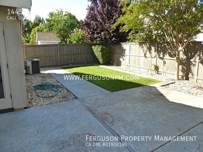 Building Photo - 1445 Dreamy Way