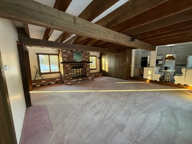 Building Photo - 75 Pine St