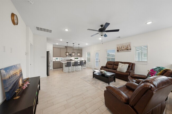 Building Photo - 18814 River Overlook Ct