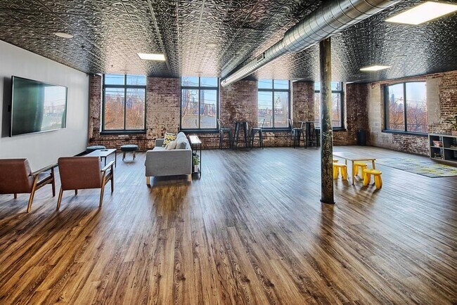 Building Photo - 530 Gregory Ave