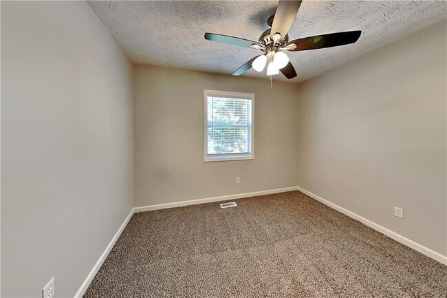 Building Photo - 3784 Cherokee Overlook Dr