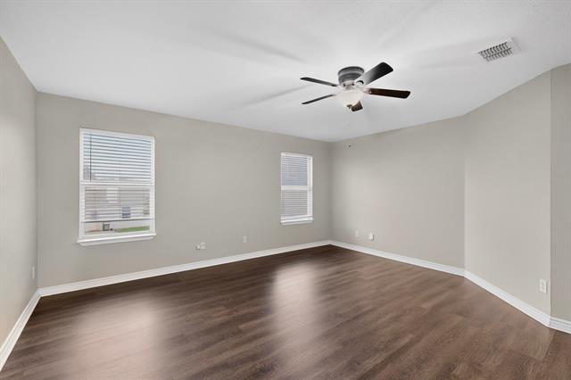 Building Photo - 2216 Chestnut Dr